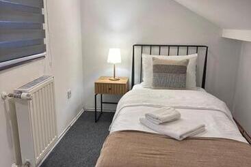 هتل Royal Moon Suites