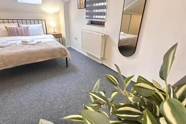 هتل Royal Moon Suites