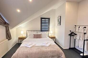 هتل Royal Moon Suites