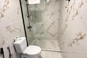 هتل Royal Moon Suites