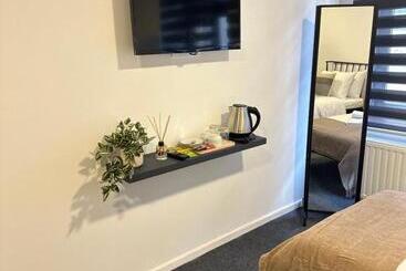 هتل Royal Moon Suites