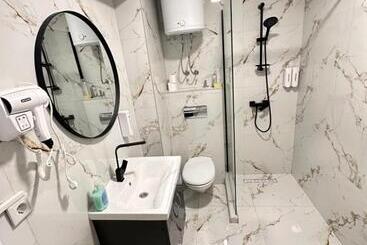 هتل Royal Moon Suites