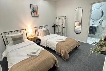هتل Royal Moon Suites