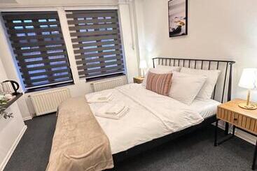 هتل Royal Moon Suites