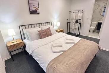 هتل Royal Moon Suites