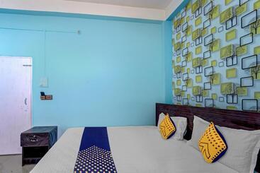 هتل O Home Trimurti Guest House