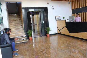 בית מלון כפרי Staymaker Balaji Gold Inn