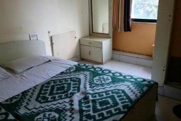 فندق Sushanti Palace Lodging, Jalgaon