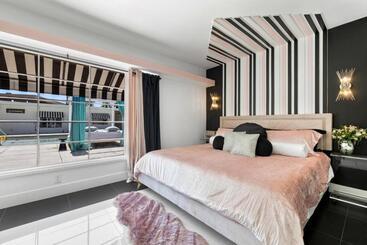 هتل The Ricardo Suite A Salute To Hollywood S Favorite Lucy