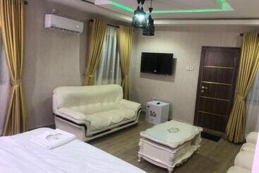 هتل The Royale Premium Inn Iwo