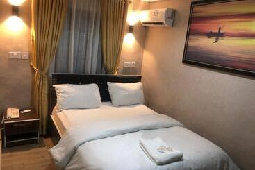 هتل The Royale Premium Inn Iwo