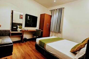 هتل Sharda Dinings Gorakhpur