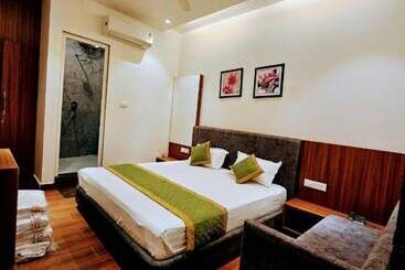 هتل Sharda Dinings Gorakhpur