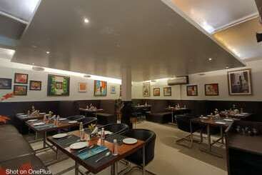 هتل Sharda Dinings Gorakhpur