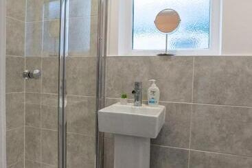 `isimi Luxurious 4 Bed 4 En Suite House Cumbria