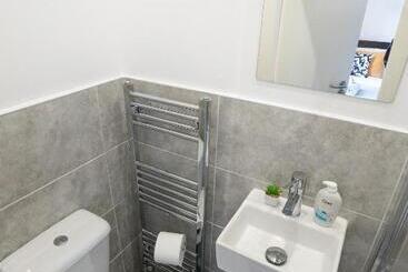 `isimi Luxurious 4 Bed 4 En Suite House Cumbria