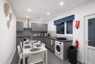 `isimi Luxurious 4 Bed 4 En Suite House Cumbria