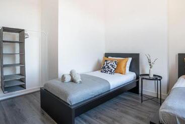 `isimi Luxurious 4 Bed 4 En Suite House Cumbria