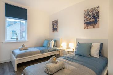 `isimi Luxurious 4 Bed 4 En Suite House Cumbria