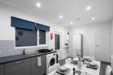 `isimi Luxurious 4 Bed 4 En Suite House Cumbria