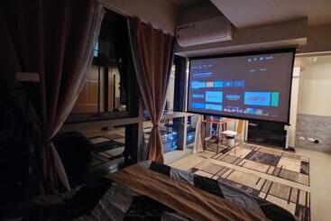 Queen Bed, Sauna, Gym & Captivating Views