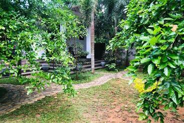 پانسیون Camellia Villa & Tour