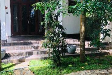 پانسیون Camellia Villa & Tour