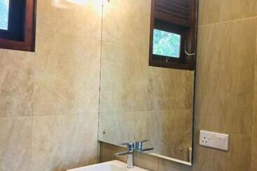 پانسیون Camellia Villa & Tour