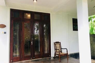 پانسیون Camellia Villa & Tour