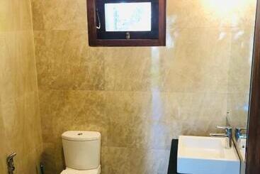 پانسیون Camellia Villa & Tour