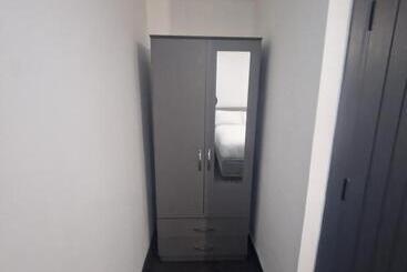 پانسیون Ensuite Accommodation