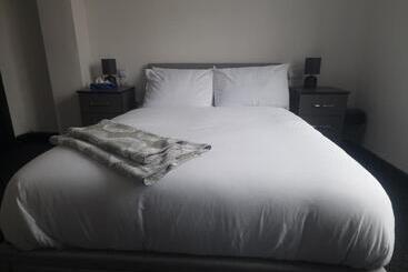 پانسیون Ensuite Accommodation
