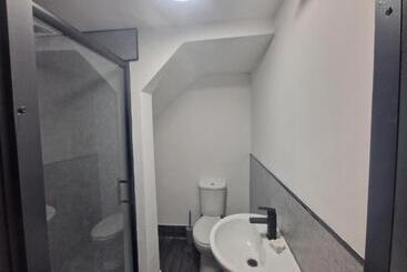 پانسیون Ensuite Accommodation