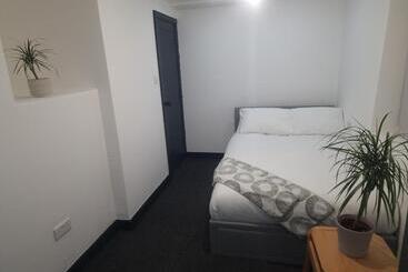 پانسیون Ensuite Accommodation