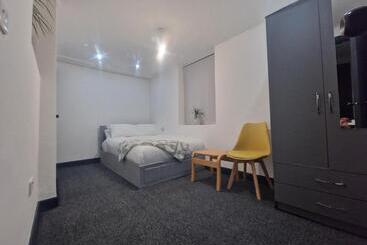 پانسیون Ensuite Accommodation