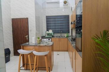 پانسیون Luxury 4 Bedrooms Terrace Duplex