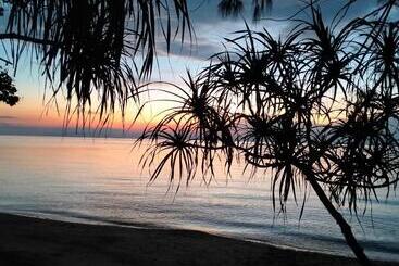 تختخواب و صبحانه Fat Rabbit Beach Resort