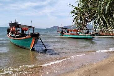 تختخواب و صبحانه Fat Rabbit Beach Resort