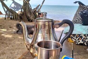 تختخواب و صبحانه Fat Rabbit Beach Resort