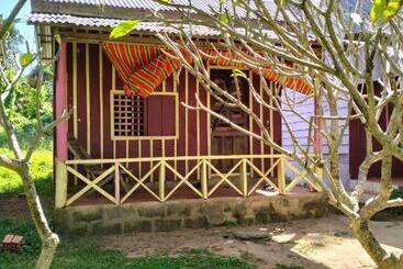 تختخواب و صبحانه Fat Rabbit Beach Resort