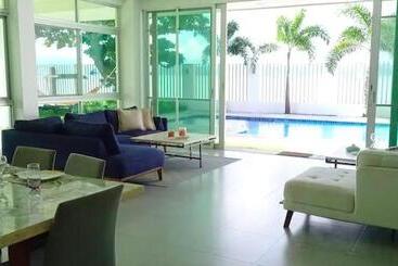 تختخواب و صبحانه Ocean Souls Beach House