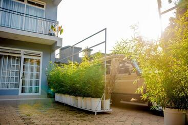 تختخواب و صبحانه Riverpoint Inn, Arusha