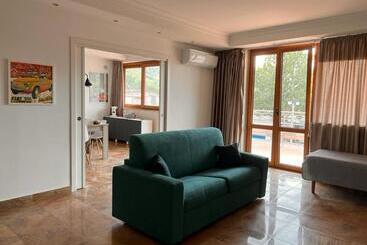 تختخواب و صبحانه Room 500