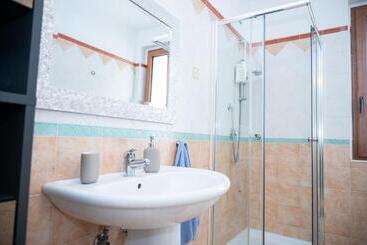 تختخواب و صبحانه Room 500