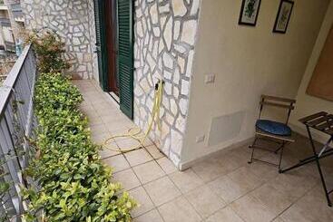 تختخواب و صبحانه Villa Roxana