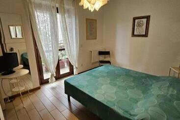تختخواب و صبحانه Villa Roxana