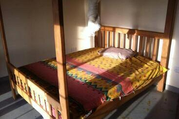 تختخواب و صبحانه Wild West Guesthouse Masaka