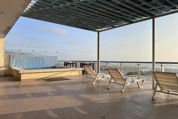 تختخواب و صبحانه Yolo House Beach