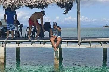Cabañas Sobre El Mar En Guna Yala