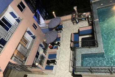 هتل Elvira S Home